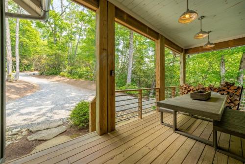 Chestnut Cottage Sutton Knob in Brevard