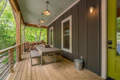 Chestnut Cottage Sutton Knob in Brevard