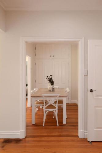 المرافق, Elegant and Charming Balwyn Home in Balwyn North