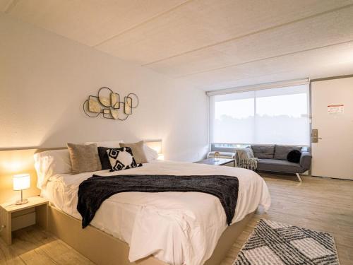 Modern Stay Close to Disney World and Free Parking in Kissimmee, USA