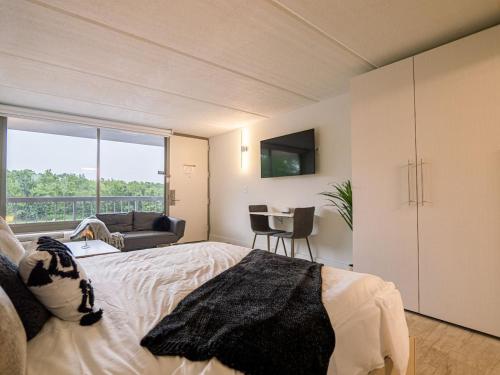 Modern Stay Close to Disney World and Free Parking in Kissimmee, USA
