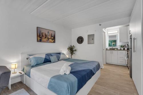 King Bed Studio Near Disney World and Free Parking in Kissimmee, USA