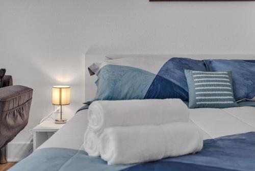 King Bed Studio Near Disney World and Free Parking in Kissimmee, USA