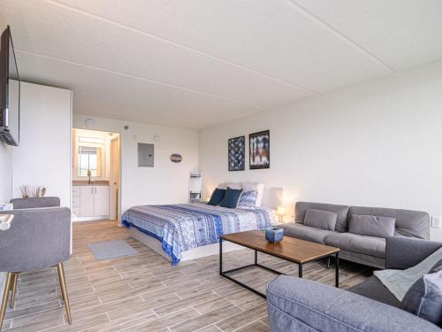 Stylish Studio 7 Min to Disney and Free Parking in Kissimmee, USA