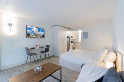 Room Near Disney World and Universal Studios w Free Parking in Kissimmee, USA