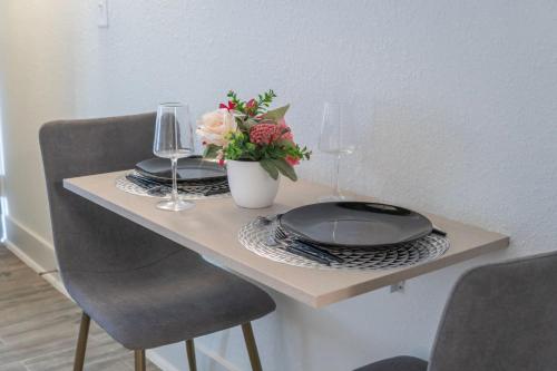 Room Near Disney World and Universal Studios w Free Parking in Kissimmee, USA