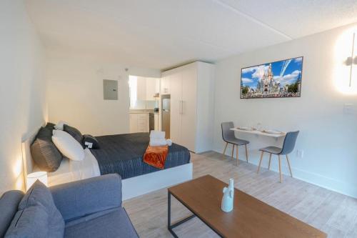 Vibrant Studio 8 min to Universal and Free Parking in Kissimmee, USA