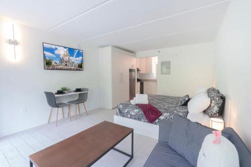 Comfy Studio 8 min to Disney World and Free Parking in Kissimmee, USA