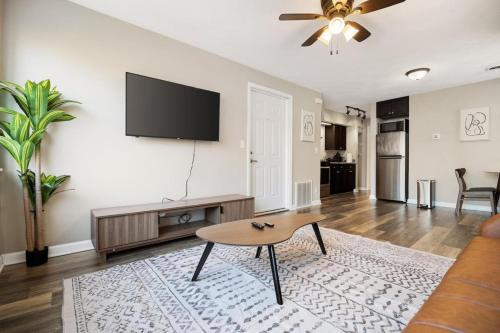 Urban 1BD moments away from DT Peoria Urban 1BD moments away from DT Peoria