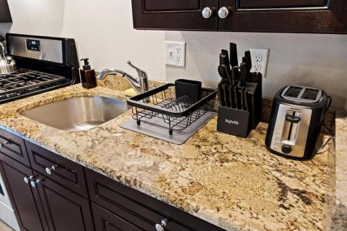 Urban 1BD moments away from DT Peoria Urban 1BD moments away from DT Peoria