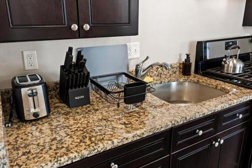 the susan - a cozy, comfy 1bd suite the susan - a cozy, comfy 1bd suite