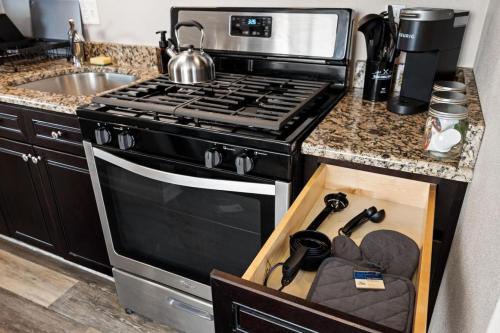 the susan - a cozy, comfy 1bd suite the susan - a cozy, comfy 1bd suite