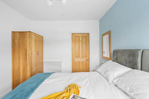 10 At The Beach Torcross - image 13