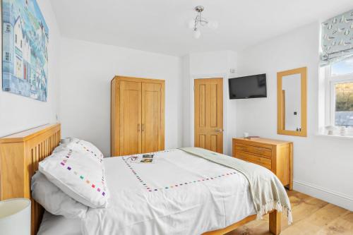 10 At The Beach Torcross - image 9