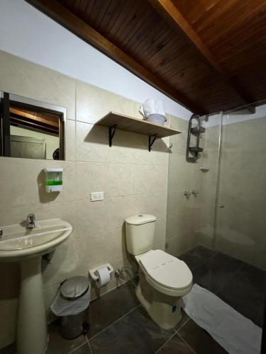 Double Room image 4