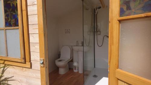 Tiny House Glamping, sleeps up to 6 Tiny House Glamping, sleeps up to 6