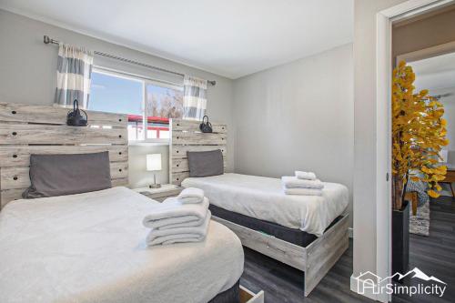 Mod Rustic Stay Hot Tub Fast Wifi in Wheat Ridge, USA
