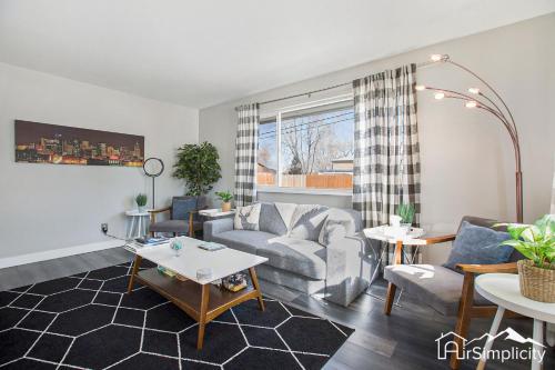 Mod Rustic Stay Hot Tub Fast Wifi in Wheat Ridge, USA