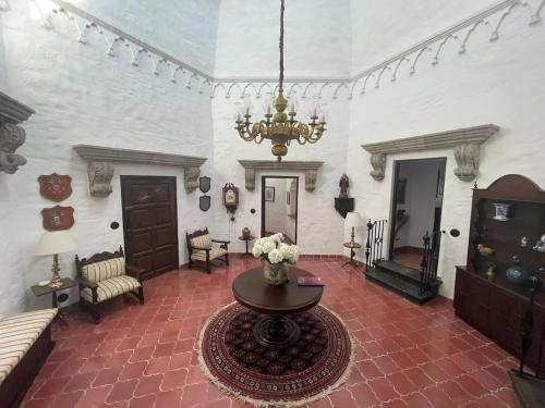 Spacious and Amazing Colonial House amazing pool & yard in Cuernavaca, Mexico