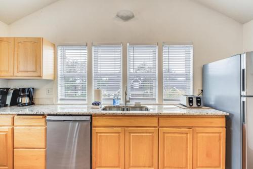 Rockaway Beach Home with Hot Tub 4 Blocks to Beach! - image 3