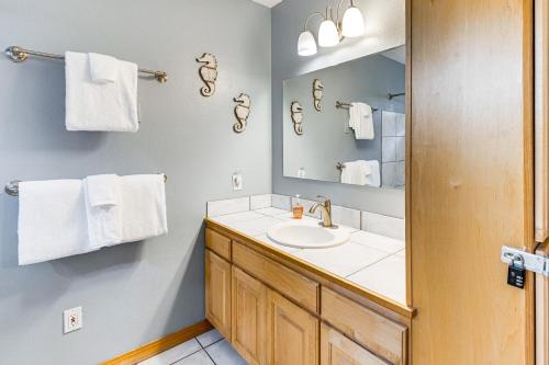 Rockaway Beach Home with Hot Tub 4 Blocks to Beach! - image 4