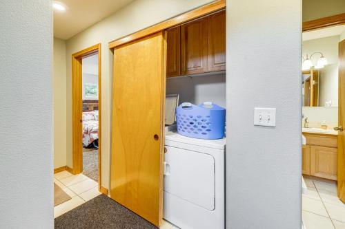 Rockaway Beach Home with Hot Tub 4 Blocks to Beach! - image 10