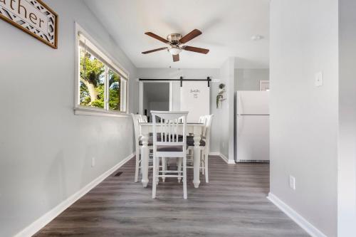 Charming 3-BR Home Near Beach & Downtown in Hampton, USA