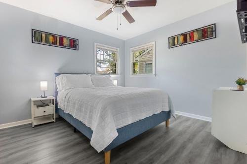 Charming 3-BR Home Near Beach & Downtown in Hampton, USA