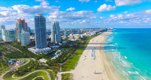 Fontainebleau Jr Suite with Balcony Condo in Miami Beach, USA