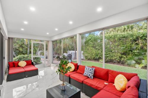 Sensational 5BR and 4BA Villa near Hollywood Beach in Hollywood, USA