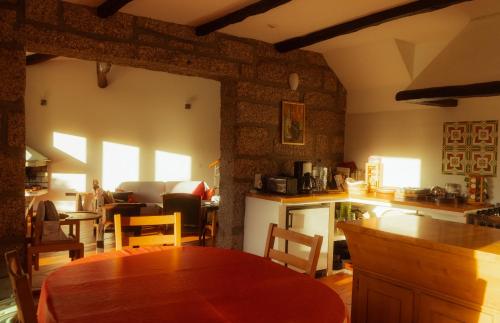 virtuve, Cozy Family Home in Amazing Mountain with piano in Ansiães