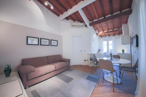 Elegant and Bright Flat near the Duomo