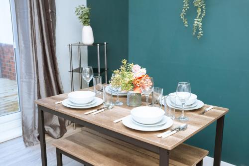 บริการและสิ่งอำนวยความสะดวก, 3bedrooms Stylish Home with Free Parking & Hot Tub in เวิร์ตลีย์