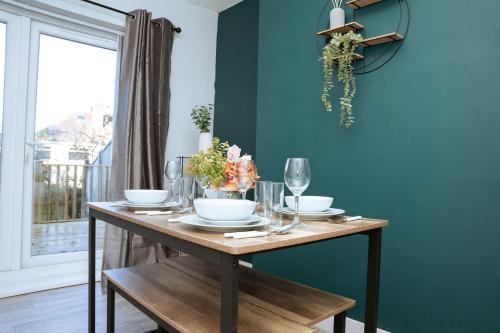 บริการและสิ่งอำนวยความสะดวก, 3bedrooms Stylish Home with Free Parking & Hot Tub in เวิร์ตลีย์