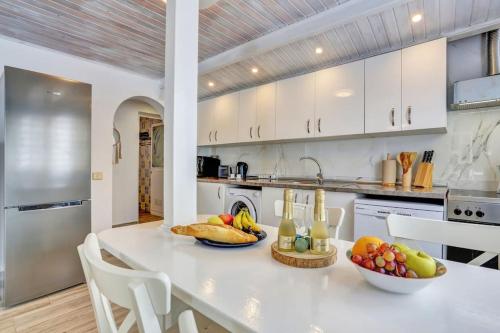 ห้องครัว, Casa Vistamar comfy 4bd few steps to the ocean in ลาสปลายิตาส