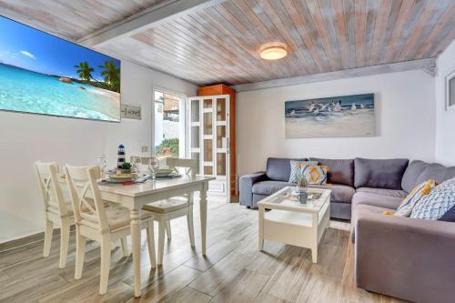 บริการและสิ่งอำนวยความสะดวก, Casa Vistamar comfy 4bd few steps to the ocean in ลาสปลายิตาส