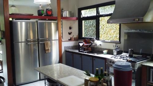 Kitchen, REB Casa Itanhanga in Itanhanga