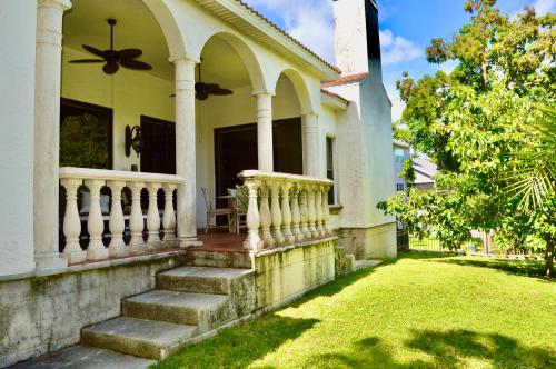 Kert, Phillips Creek Villa in Harlem Heights