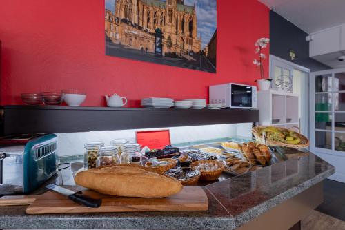 อาหารและเครื่องดื่ม, Hotel EDEN- Metz Nord ex le Berlange in วัวปี