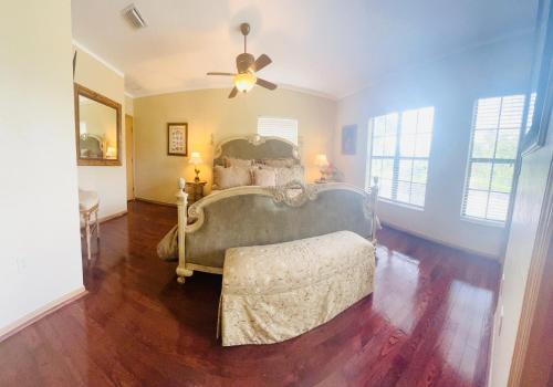 Phillips Creek Villa in Harlem Heights