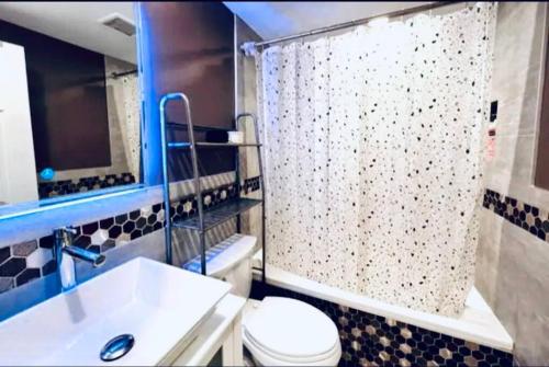 City Hideaway- Steps from UBS & JFK Airport in Valley Stream, USA