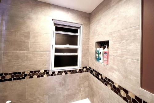 City Hideaway- Steps from UBS & JFK Airport in Valley Stream, USA