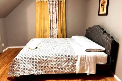 City Hideaway- Steps from UBS & JFK Airport in Valley Stream, USA