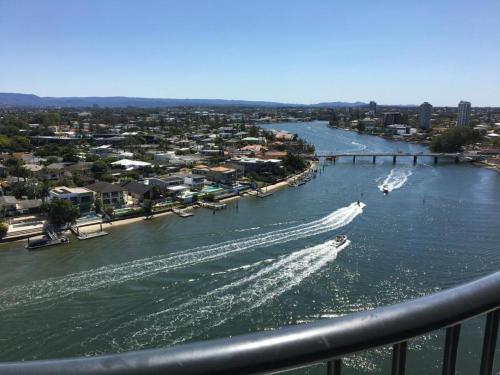 Waterfront 3 bedroom APT at Surfers Paradise