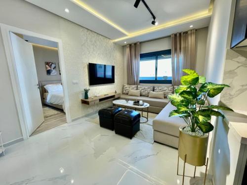 1 queen bed, 1 sofa bed