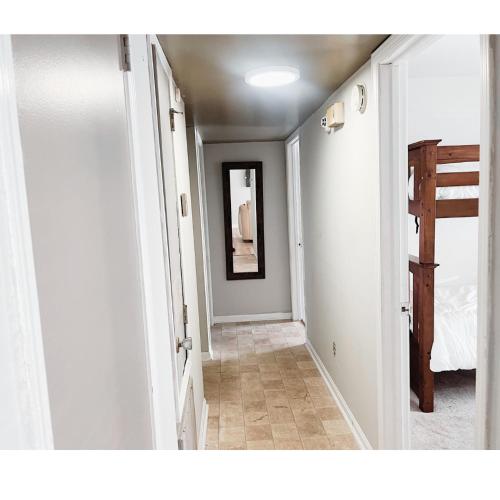 Comfortable Tuscaloosa Retreat Comfortable Tuscaloosa Retreat