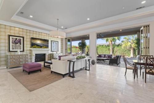 Luxury Griffin Estate 4900sf Compound Pure luxury WALK TO COACHELLA AND STAGECOACH in La Quinta, USA