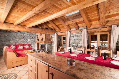 Chalet Les Champs Du Pont - REFUGE 7 Pieces 15 pers. Appartement en chalet - 180m² MAE-6668 near The Underground Bar Tignes Le Lac