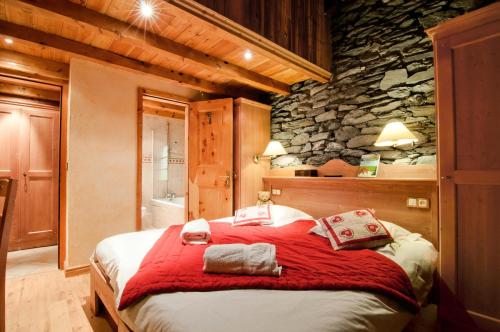 Chalet Les Champs Du Pont - REFUGE 7 Pieces 15 pers. Appartement en chalet - 180m² MAE-6668 near The Underground Bar Tignes Le Lac