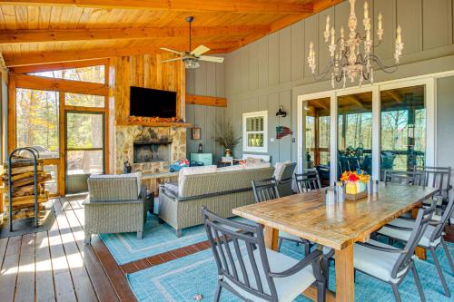 Cork and Creek Cottage with Mtn and Pasture Views! in Ellijay, USA